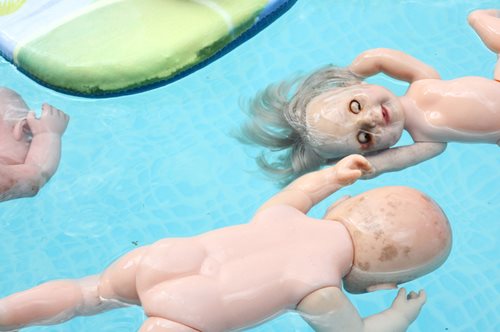 «O πνιγμός δε μοιάζει με πνιγμό…»: Ένα άρθρο που ανατρέπει ό,τι ξέρουμε για τον κίνδυνο της θάλασσας