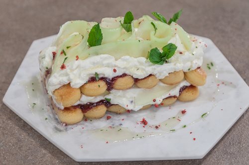 Δροσερό γλυκό με πεπόνι, λικέρ μαστίχας και κρέμα τυριού