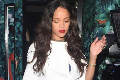 Η Rihanna πήγε για clubbing με μπότες αξίας 3.500 ευρώ. Και ναι, εξαντλήθηκαν