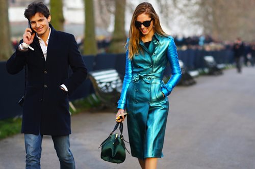 Shopping guide: 10 έξυπνοι τρόποι να φορέσουμε τα μεταλλιζέ από το πρωί έως το βράδυ 