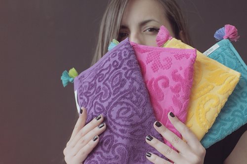 Dudette: Γιατί οι γυναίκες λατρεύουμε τα μπιχλιμπίδια;