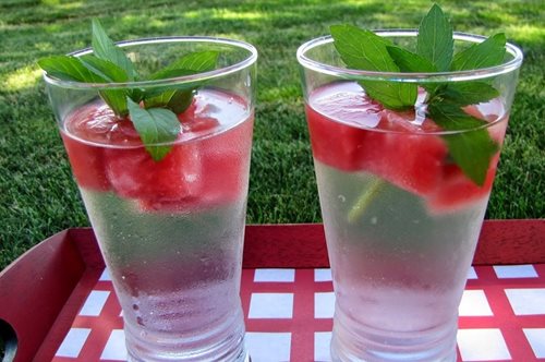 Παγάκια από καρπούζι. Νόστιμα και δροσιστικά, δες πώς θα τα φτιάξεις