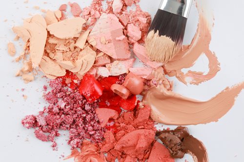 Καλλυντικά: Ήρθε η ώρα να σας πουν αντίο; Κι όμως, υπάρχουν πολλοί τρόποι για να τα αναστήσετε