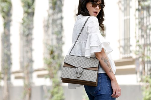 Πως φορούν οι Γαλλίδες το αμερικάνικο τζιν. Μόνο αυτές ξέρουν να το σετάρουν έτσι