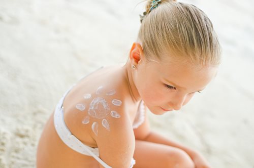 5+1 αντηλιακά για την προστασία των παιδιών από τον ήλιο