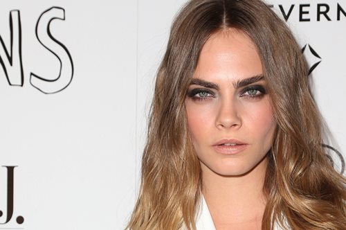 Σταματήστε ό,τι κάνετε. Ήρθαν οι βλεφαρίδες με μαγνήτες που χαρίζουν όγκο στο τσακ μπαμ