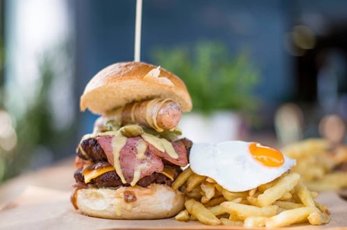 Το Berliner έχει τα πιο εξωφρενικά burger της πόλης