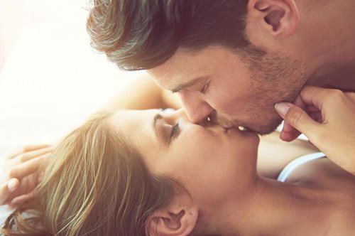 Διαδικτυακή πορνογραφία: Πώς επηρεάζει τη σχέση με τον σύντροφό σου; 