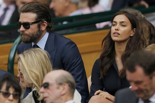 O Μπράντλεϊ Κούπερ και η Ιρίνα Σάικ είχαν την πιο WTF στιγμή στο Γουίμπλεντον