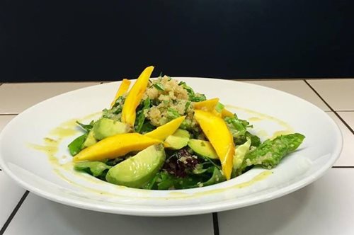 Η Αθήνα το 'ριξε στη vegan διατροφή. Εστιατόρια, μπακάλικα και burger μανιταριών