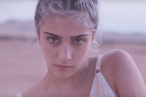 H Lourdes, ίδια η Madonna, χορεύει στην έρημο για τo άρωμα της Stella Mc Cartney