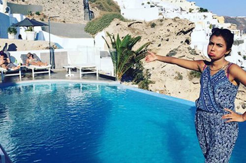 Έκανε ταξίδι του μέλιτος στην Ελλάδα μόνη της και έγινε viral