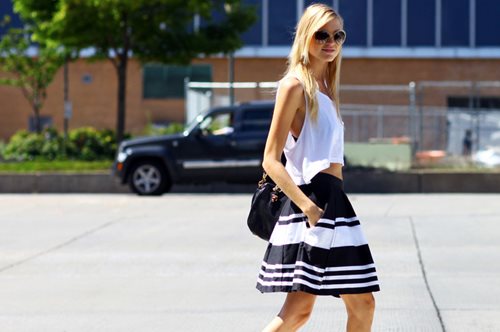 Έχεις ριγέ φούστα; 10 τέλειες για να διαλέξεις από 3.99 ευρώ