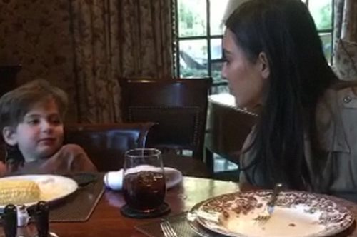 «Κιμ, γιατί είσαι διάσημη;» Πιτσιρικάς ρώτησε το αυτονόητο την reality star. Τι του απάντησε;