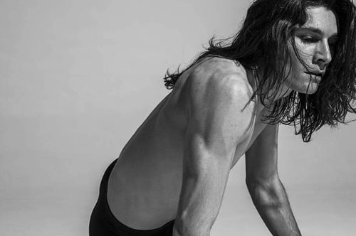 Αν η ζωή είναι πάρτι, ο Στέλιος Κατωπόδης της Εθνικής Λυρικής Σκηνής είναι ο καλύτερος χορευτής της