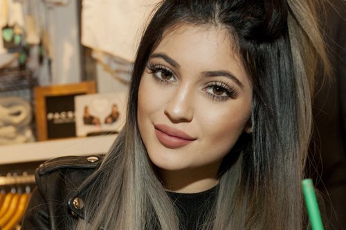 To τέλειο κόλπο ομορφιάς της Kylie Jenner που μέχρι σήμερα δεν είχες φανταστεί
