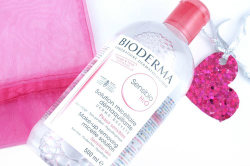 Το καλλυντικό «νερό» της Bioderma που make up artists και δερματολόγοι πίνουν νερό στο όνομά του