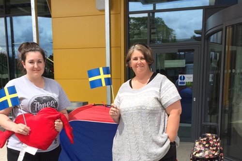 Μητέρα και κόρη περίμεναν για 27 ώρες για να μπουν πρώτες σε νέο κατάστημα IKEA