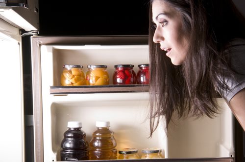 Αυτά είναι τα 6 καλλυντικά που πρέπει να βάλεις στο ψυγείο σου το καλοκαίρι