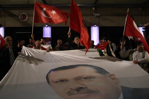 Η θεωρία ότι ο Ερντογάν «έστησε» το πραξικόπημα