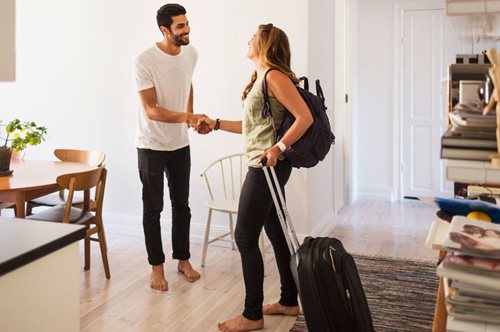 5 πράγματα που πρέπει να ξέρετε πριν κλείσετε ένα σπίτι μέσω Airbnb