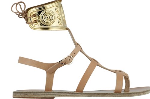 Τα κοσμήματα Lalaounis διακοσμούν αρχαιοελληνικά σανδάλια