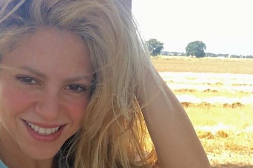 Ο Πικέ καταγράφει τη δραματική και αστεία προσπάθεια της Σακίρα να βγάλει σέλφι