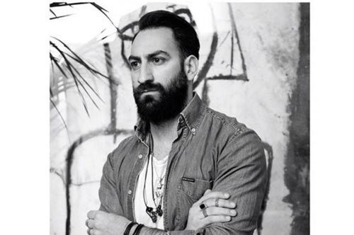 Γιατί ο μισός γυναικείος πληθυσμός της πόλης μιλάει για τον Δημήτρη Σαράντου;