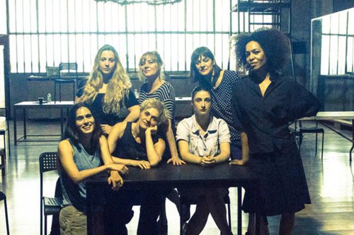 Πρέπει να γίνεις τελικά σκύλα για να κάνεις καριέρα;