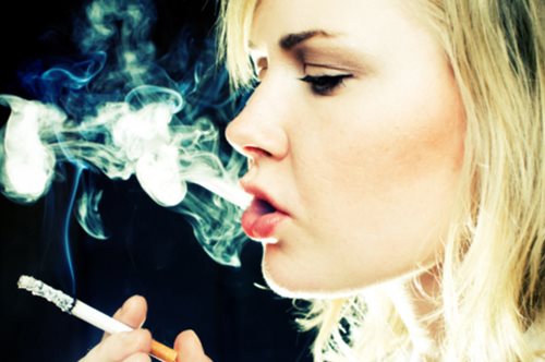 Αυτές είναι οι 6 τροφές που απομακρύνουν τη νικοτίνη από το σώμα σας