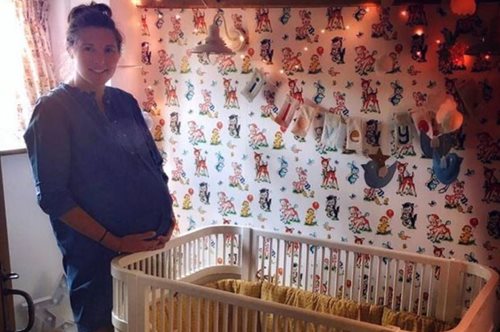 Οι φαν του Τζέιμι Ολιβερ εντόπισαν κάτι ιδιαίτερα επικίνδυνο στην κούνια του μωρού του