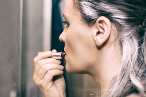 Πόσο γρήγορα θα αποκτήσουμε άσπρες τρίχες; 