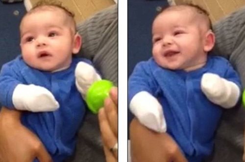 Mωρό με απώλεια ακοής, ακούει τη μητέρα του για πρώτη φορά