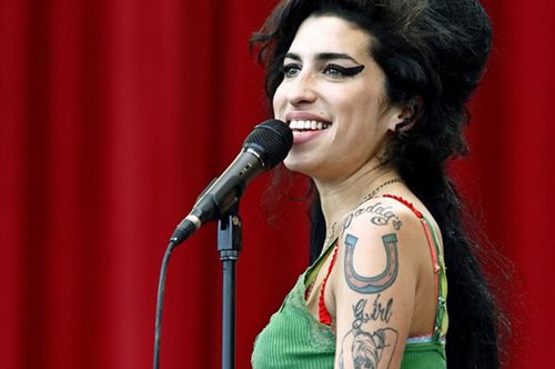 Έιμι Γουάινχαουζ: Βγαίνουν σε δημοπρασία χειρόγραφοι ακυκλοφόρητοι στίχοι της