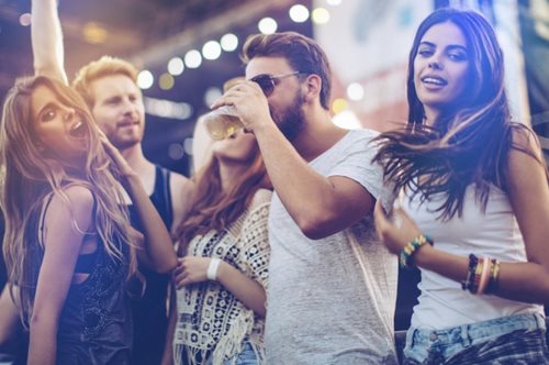 Υπάρχει μία μυστική συνήθεια για τα ζευγάρια που ζουν ευτυχισμένα μαζί 