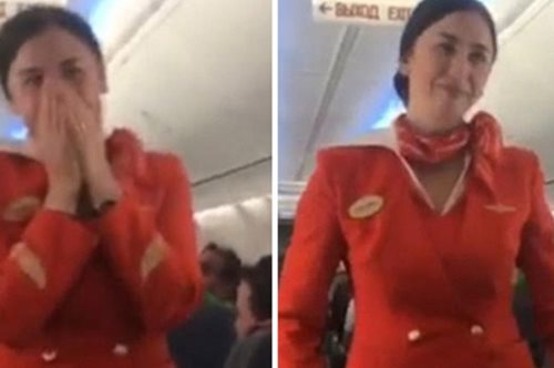Αεροσυνοδός ξέσπασε σε νευρικά γέλια καθώς έδινε οδηγίες στους επιβάτες 