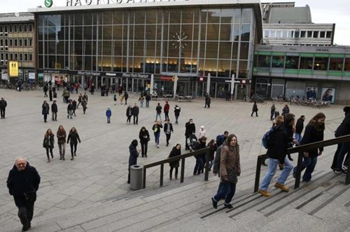 Πάνω από 90 επιθέσεις σε γυναίκες μέσα σε μια νύχτα στην Κολωνία