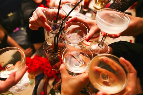 Το αλκοόλ συνδέεται με επτά μορφές καρκίνου