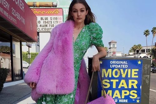 H Gigi Hadid μας ξεναγεί στο Λος Άντζελες, εκεί που γι' αυτήν κάθε μέρα είναι γιορτή