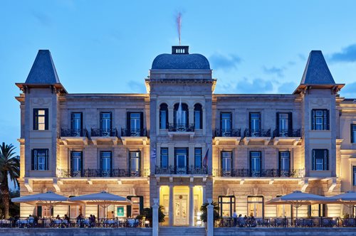 Έχεις φάει στο εστιατόριο Verandah του θρυλικού Poseidonion Grand Hotel στις Σπέτσες; Αν όχι, πρέπει