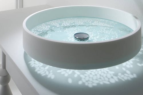 Aυτό είναι το πιο εντυπωσιακό μπάνιο που έχετε δει. O νιπτήρας είναι 