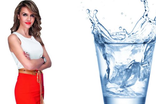 Η Δρ Μαρία Ψωμά εξηγεί με λεπτομέρειες γιατί πρέπει να πίνεις τουλάχιστον 8 ποτήρια νερό την ημέρα