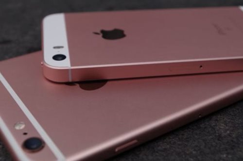 Διέρρευσαν εικόνες του iPhone 7: Θα είναι ροζ, αδιάβροχο και θα μοιάζει με το iPhone 5
