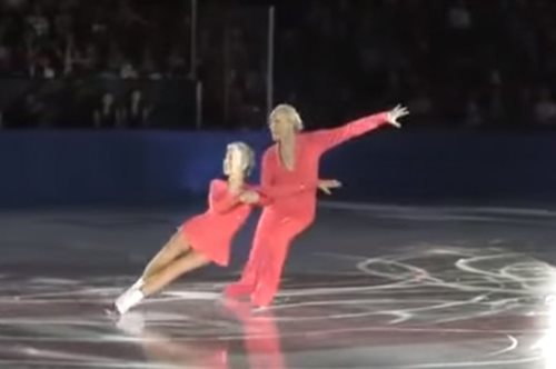 Εκείνος 83 και εκείνη 79 χρόνων, χόρεψαν στον πάγο σαν να ήταν η πρώτη τους φορά