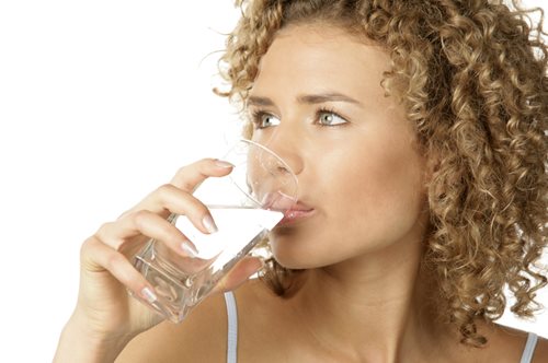 Εάν πιω νερό πριν το φαγητό θα χάσω βάρος; Μύθος ή αλήθεια;