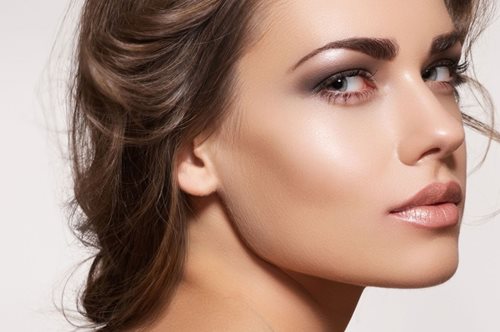 Γιατρέ μου, ονειρεύομαι γεμάτα χείλη, αλλά δεν θέλω να μοιάζω με πάπια. Γίνεται;