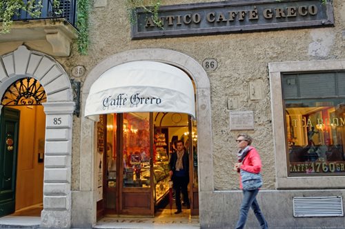 Στο Caffe Greco στη Ρώμη θα πιεις εσπρέσο μαζί με το πνεύμα του Καζανόβα, του Νίτσε, του Ντίκενς