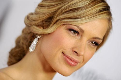 Η Πέτρα Νέμκοβα φορά και λανσάρει Celia Κritharioti στο Instagram 