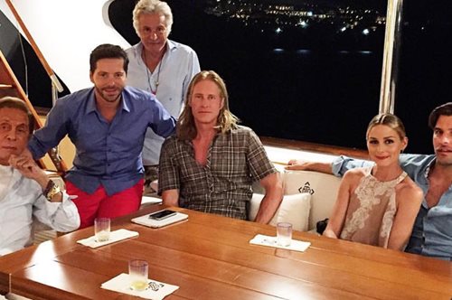 Ο Valentino και η Ολίβια Παλέρμο κάνουν διακοπές στην Ελλάδα σε πολυτελές γιοτ