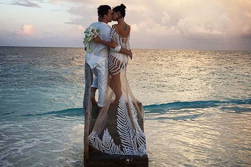 Το ασύλληπτο νυφικό που φόρεσε μοντέλο της Victoria's Secret στο γάμο του